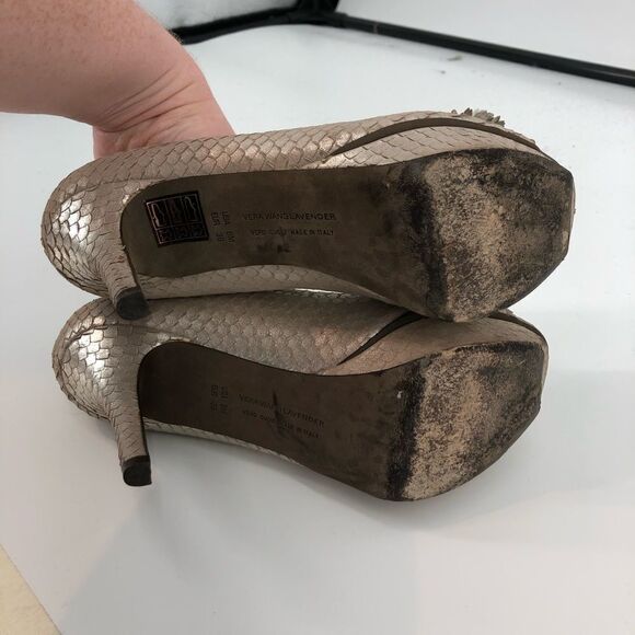 VERA WANG LAVENDER Leather Scale Pumps Jewel Embellished - Picture 7 of 8